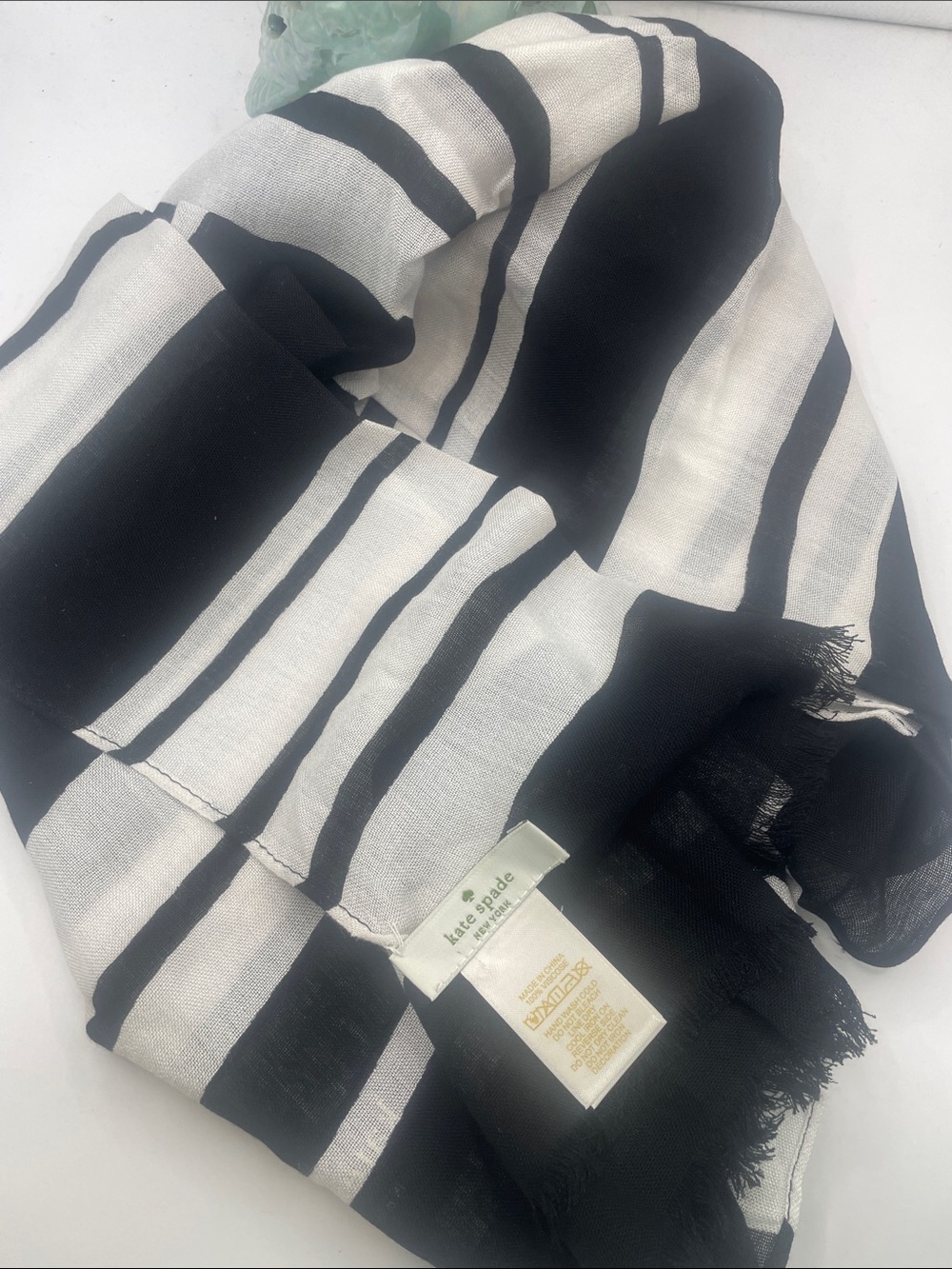 kate spade Black and White Striped Wrap Scarf/ good condition 000924
